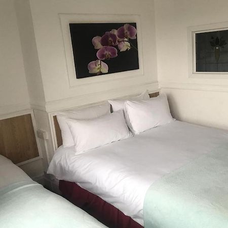 OYO Maggie Jones Guest House Cardiff Esterno foto