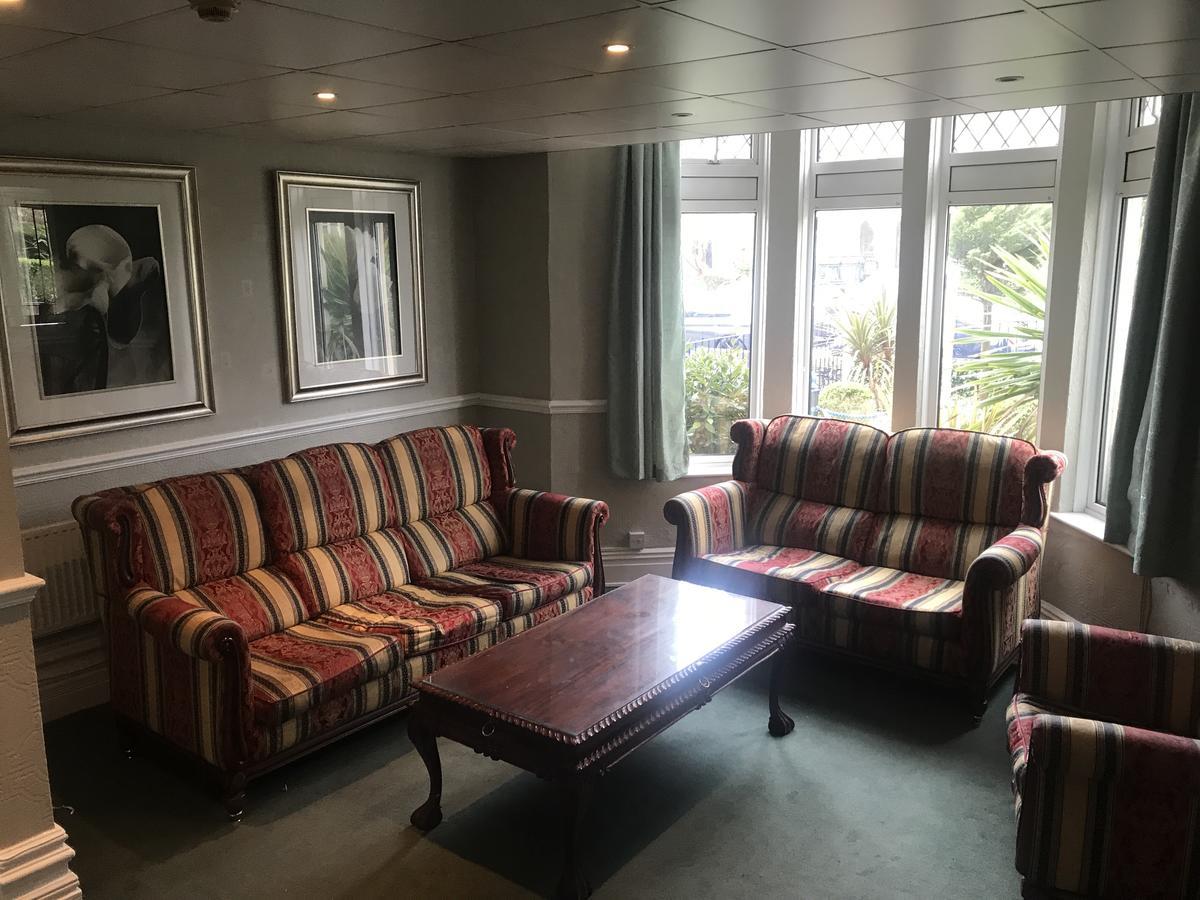 OYO Maggie Jones Guest House Cardiff Esterno foto