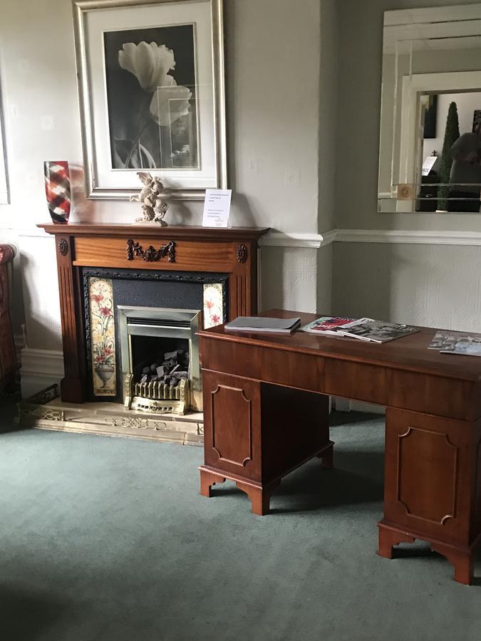OYO Maggie Jones Guest House Cardiff Esterno foto